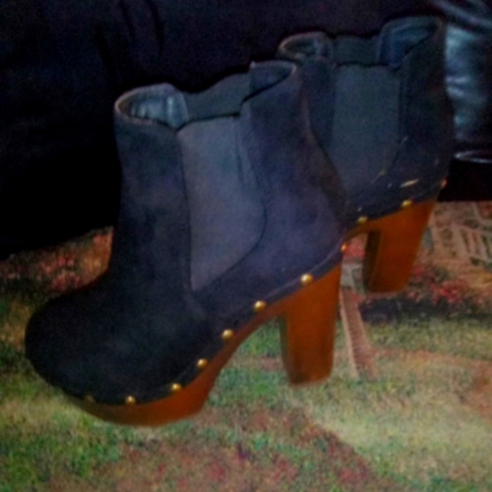LOVEMARK BLACK PLATFORM BOOTS